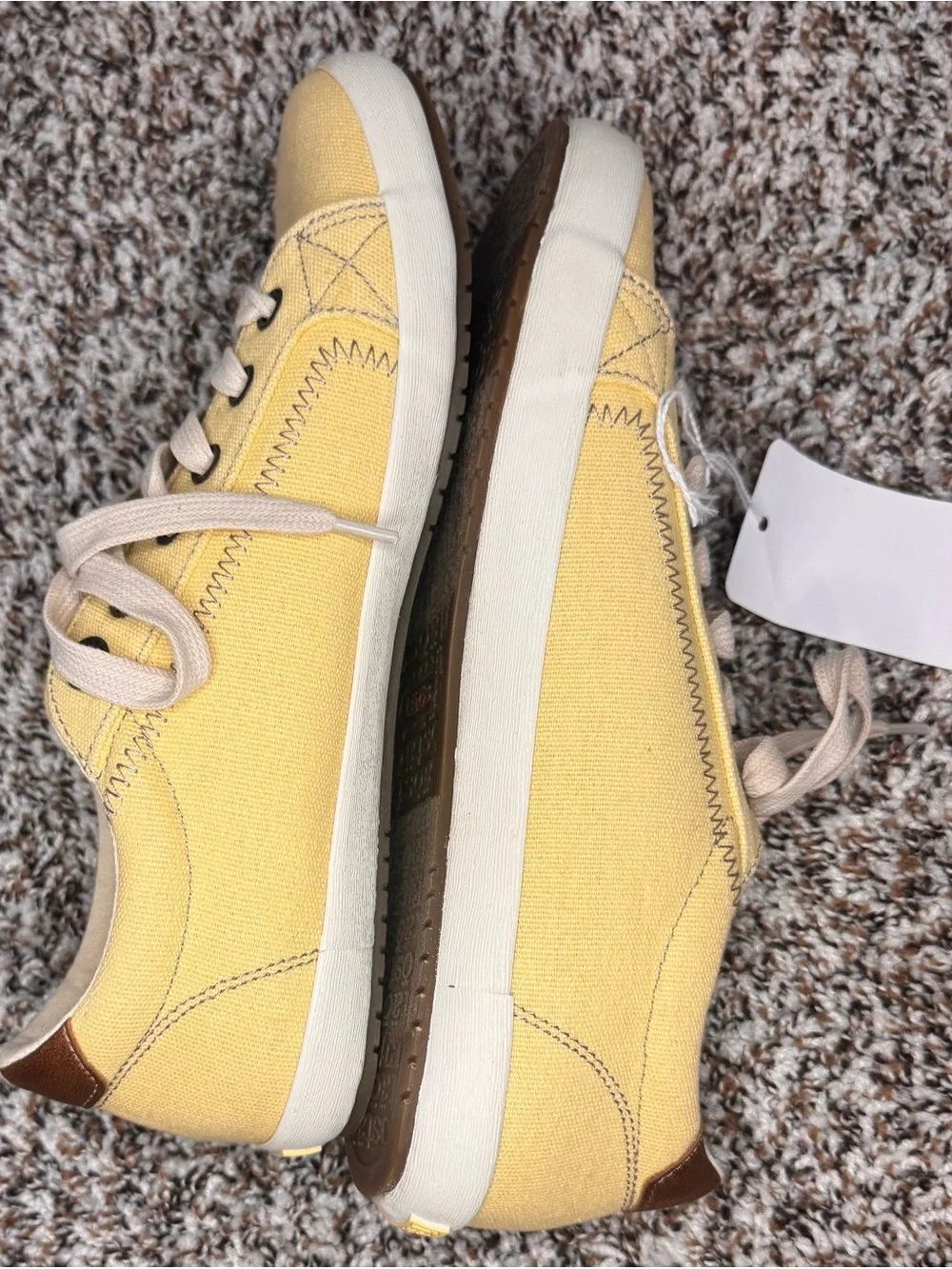 Taos Star Burst Women’s Size 9 Yellow Canvas Lace Up Comfort Sneakers NWT